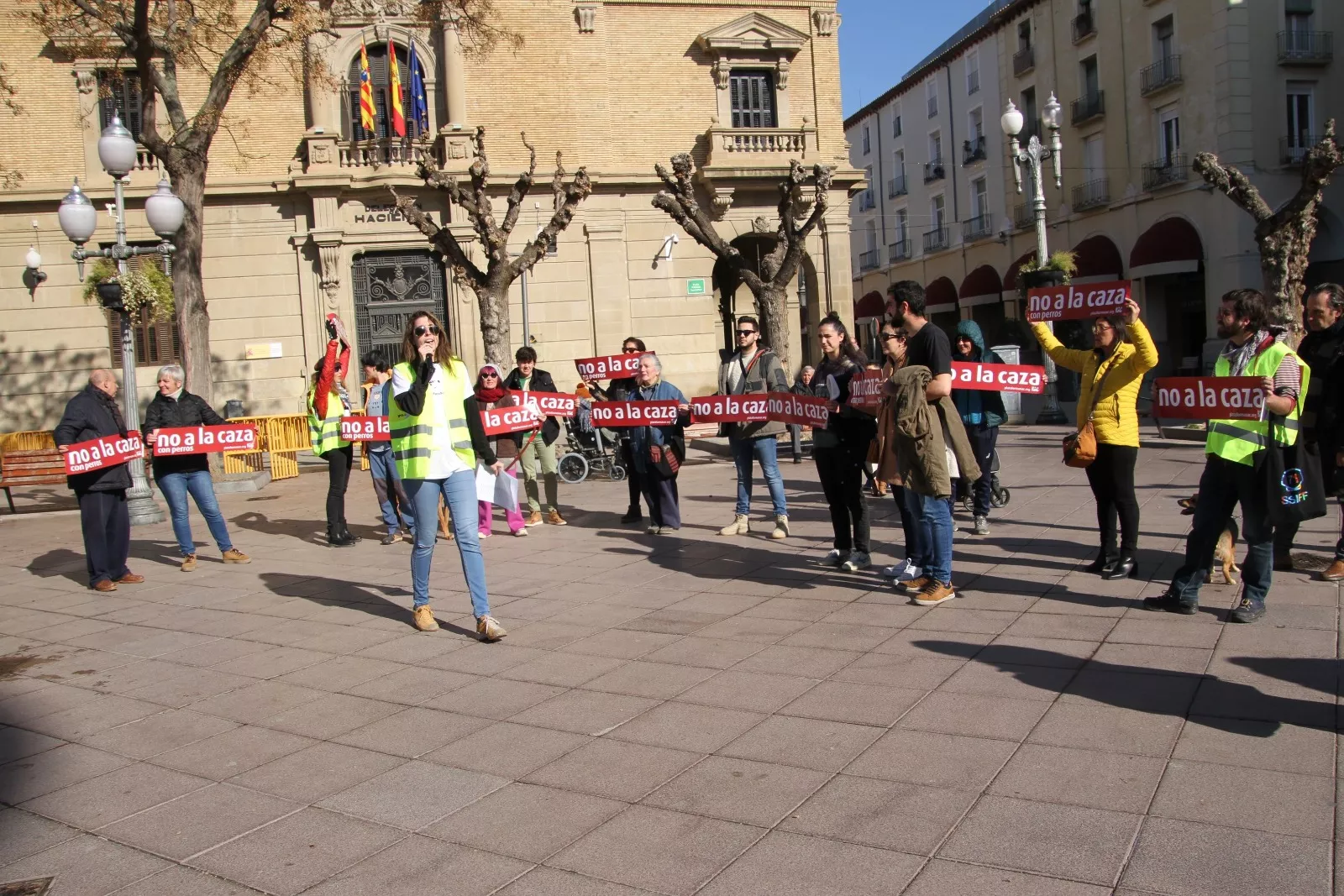 Concentración en Huesca de No a la Caza. Foto Carlos Neofato