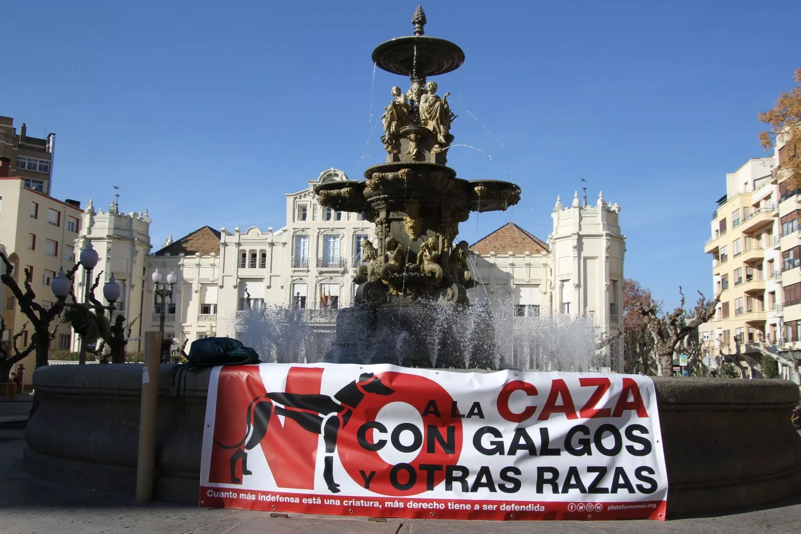 Concentración en Huesca de No a la Caza. Foto Carlos Neofato