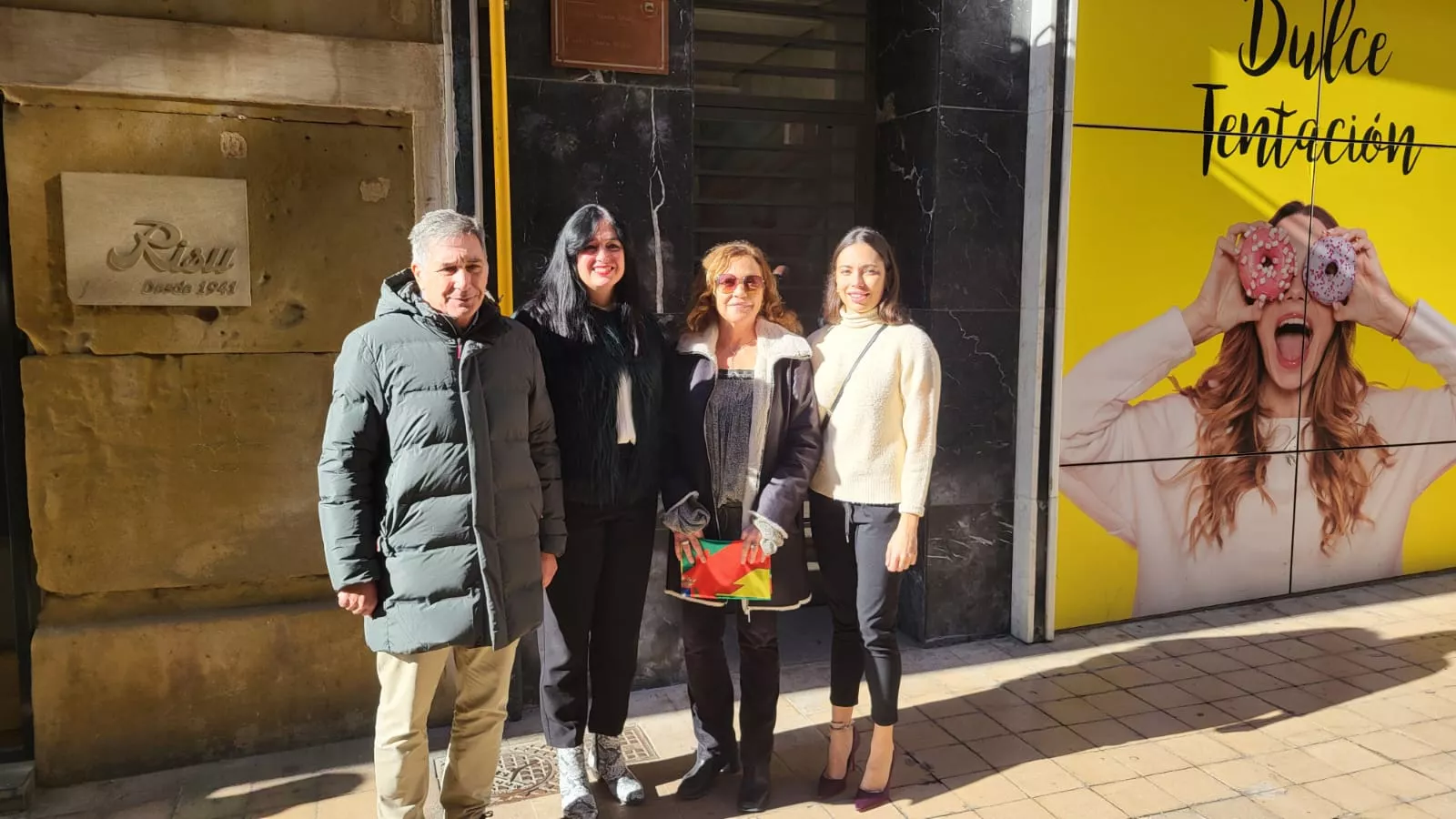 Placa de Carlos y Antonio Saura en su casa natal en Huesca