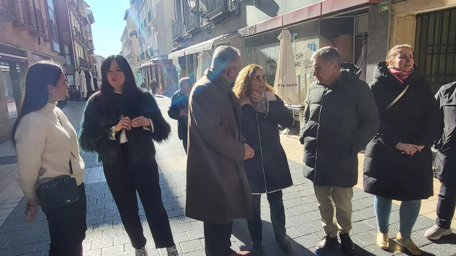 Placa de Carlos y Antonio Saura en su casa natal en Huesca