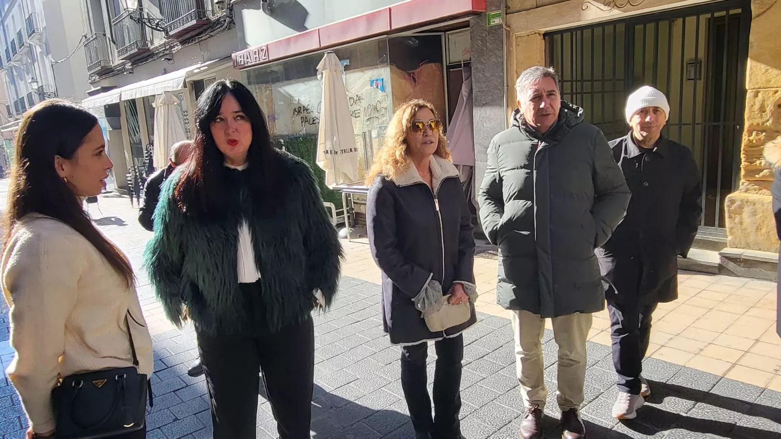 Placa de Carlos y Antonio Saura en su casa natal en Huesca