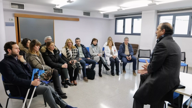 Encuentro con los trabajadores del 061 y del centro de salud. Encuentro con los trabajadores del 061 y del centro de salud.