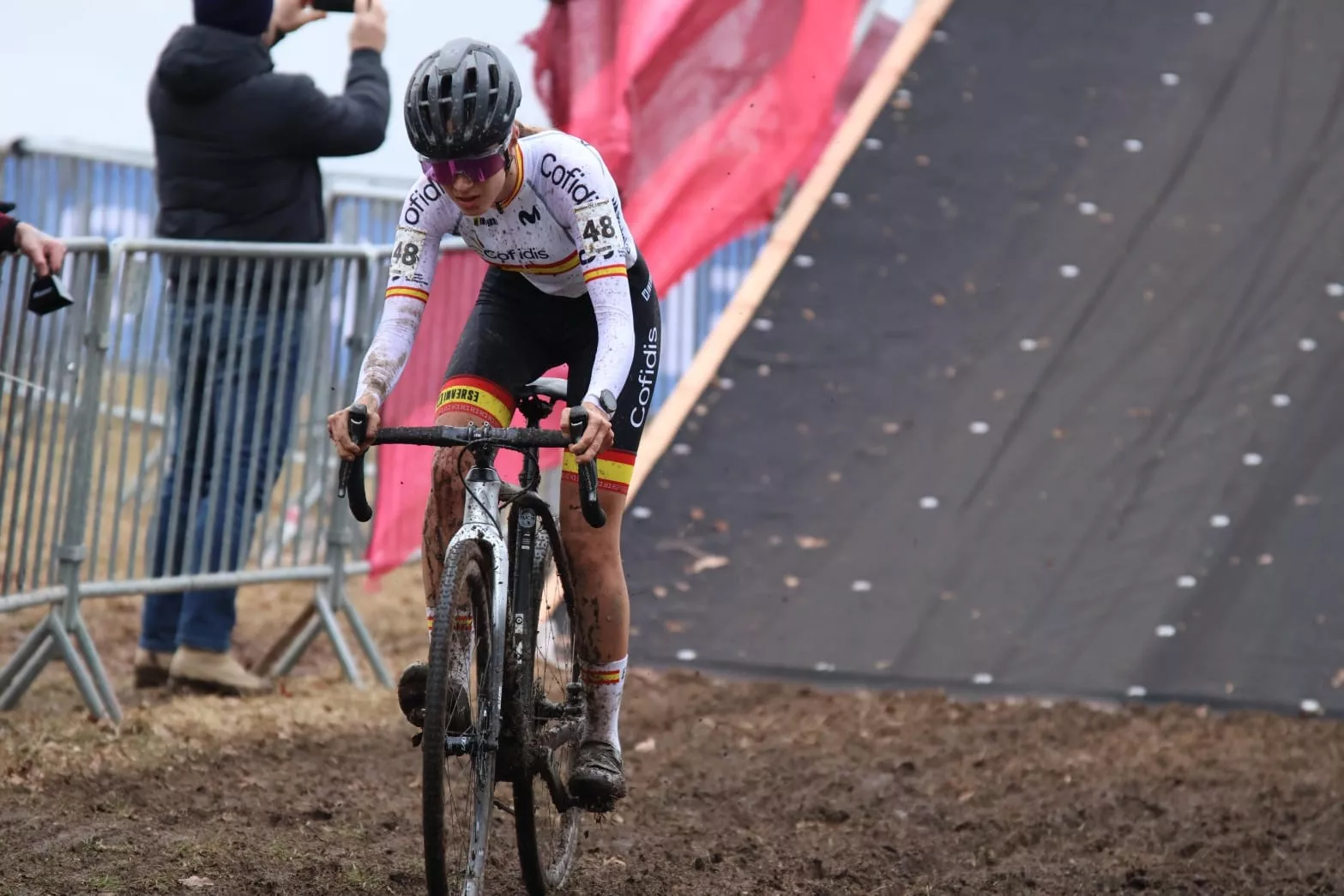 Ana López, ciclista del Huesca La Magia.