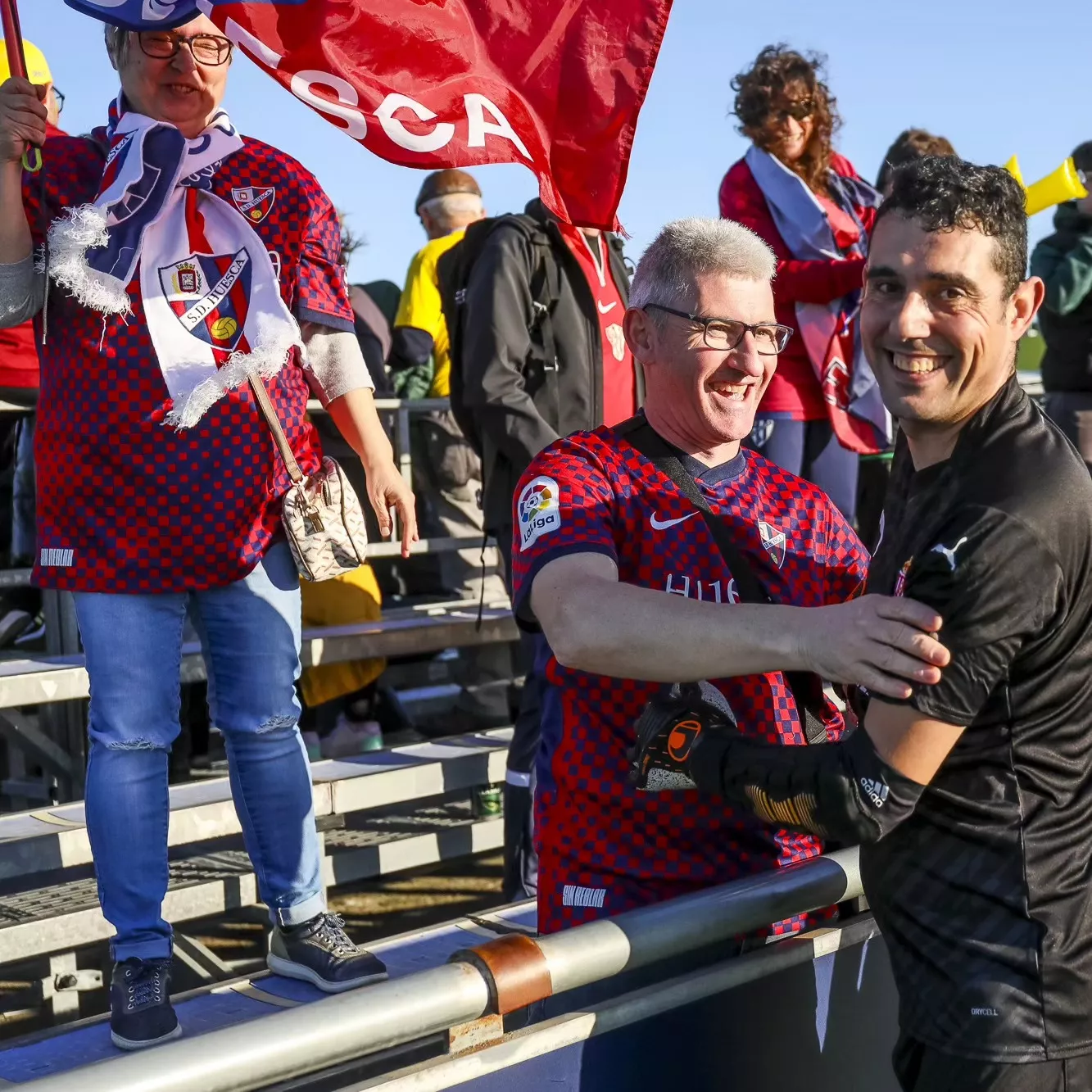 Afición de la SD Huesca en Cádiz.