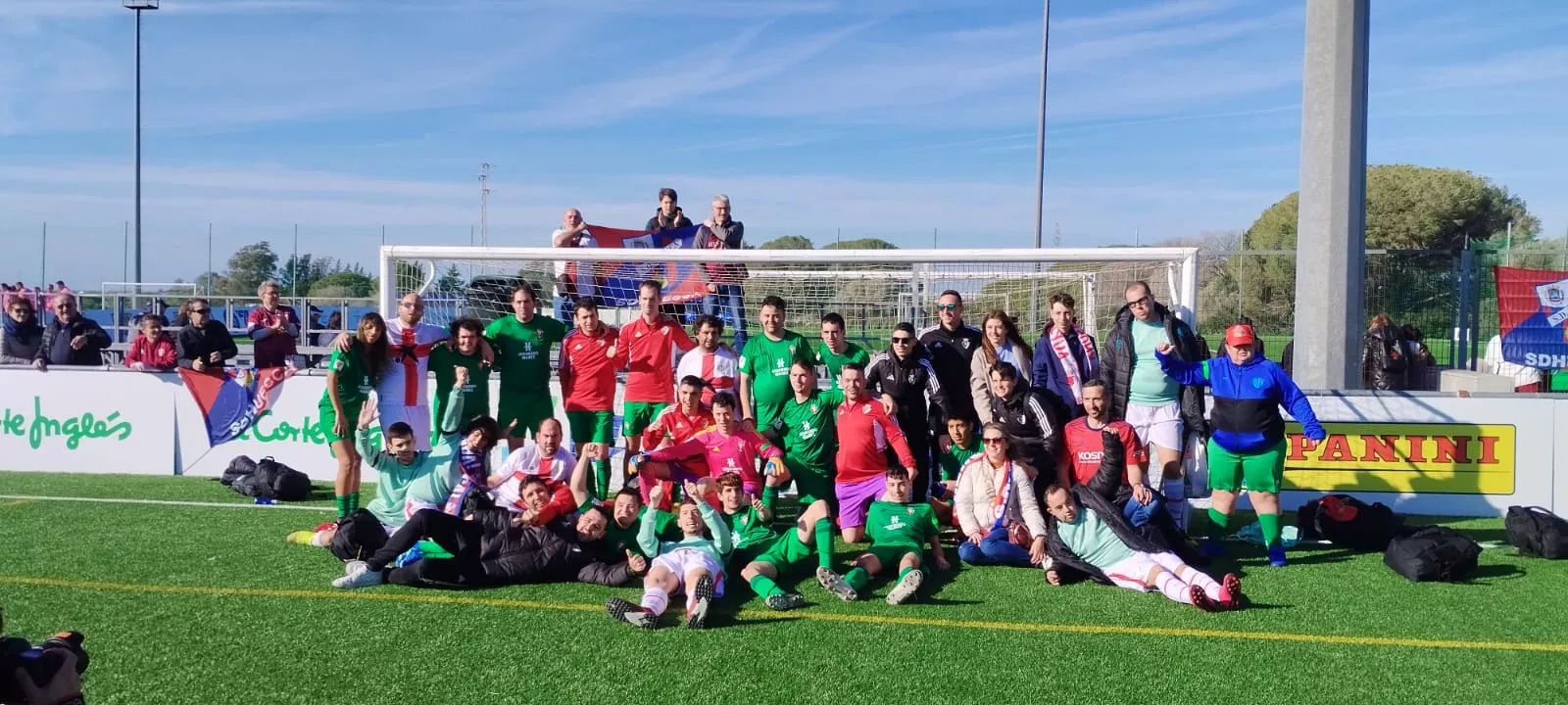 Jugadores del Huesca con Osasuna.
