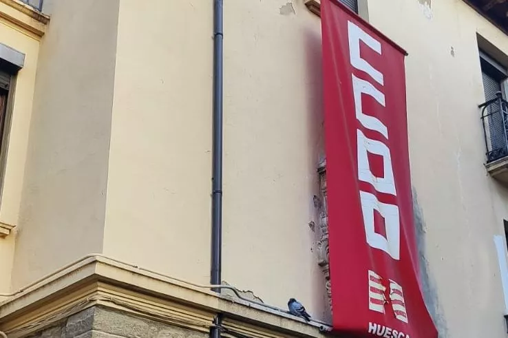 Pancarta de CCOO en la calle del Parque número 20