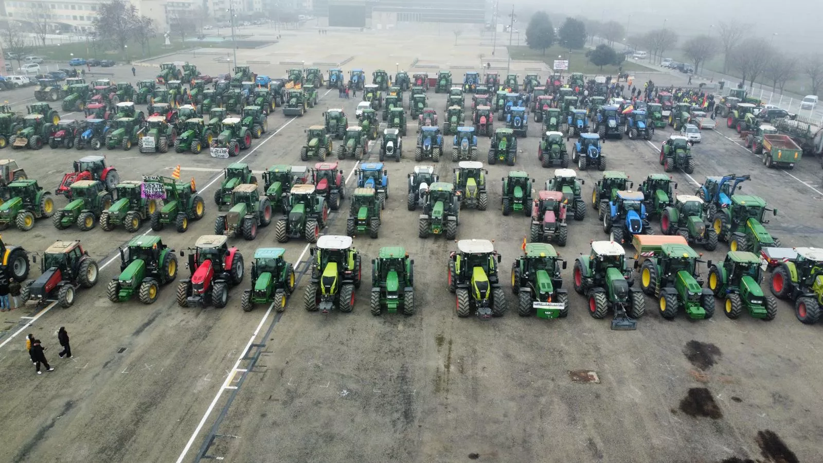 Impresionante tractorada en Huesca