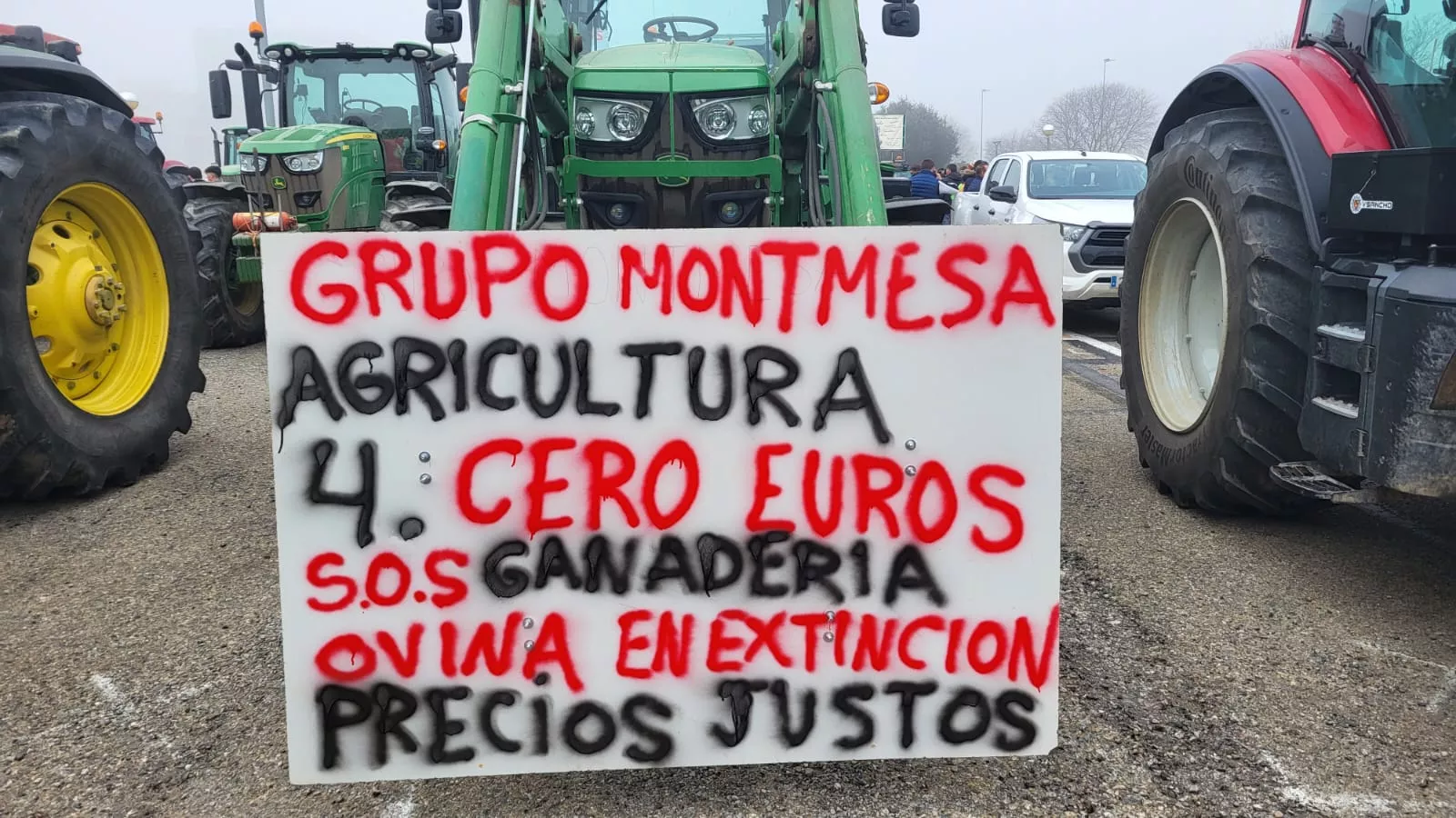 Impresionante tractorada en Huesca