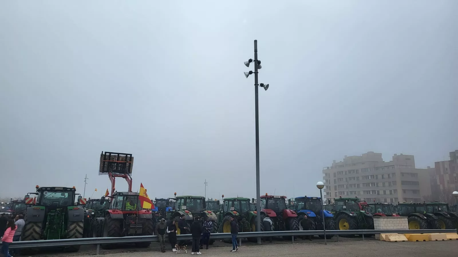 Impresionante tractorada en Huesca