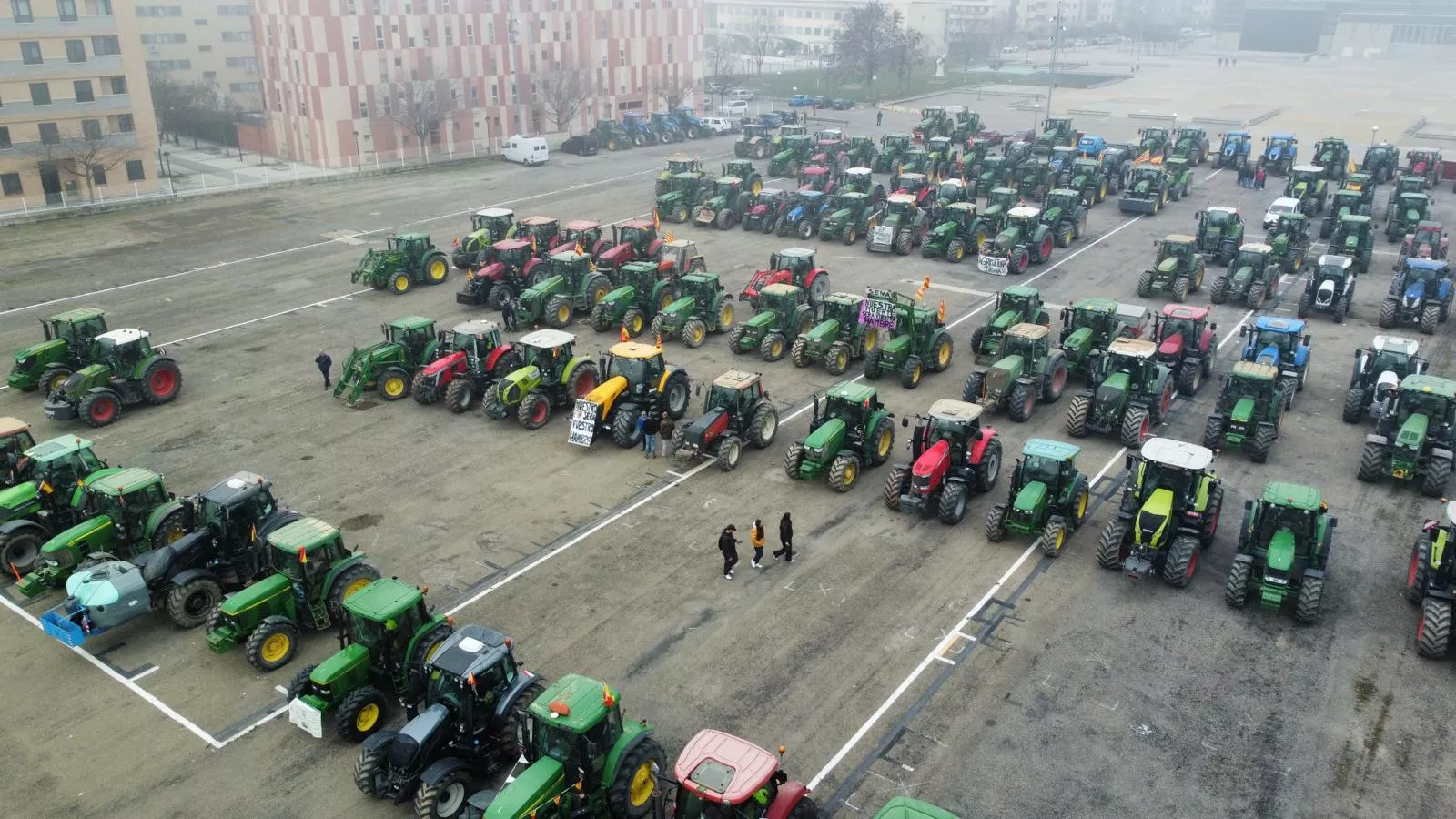 Impresionante tractorada en Huesca