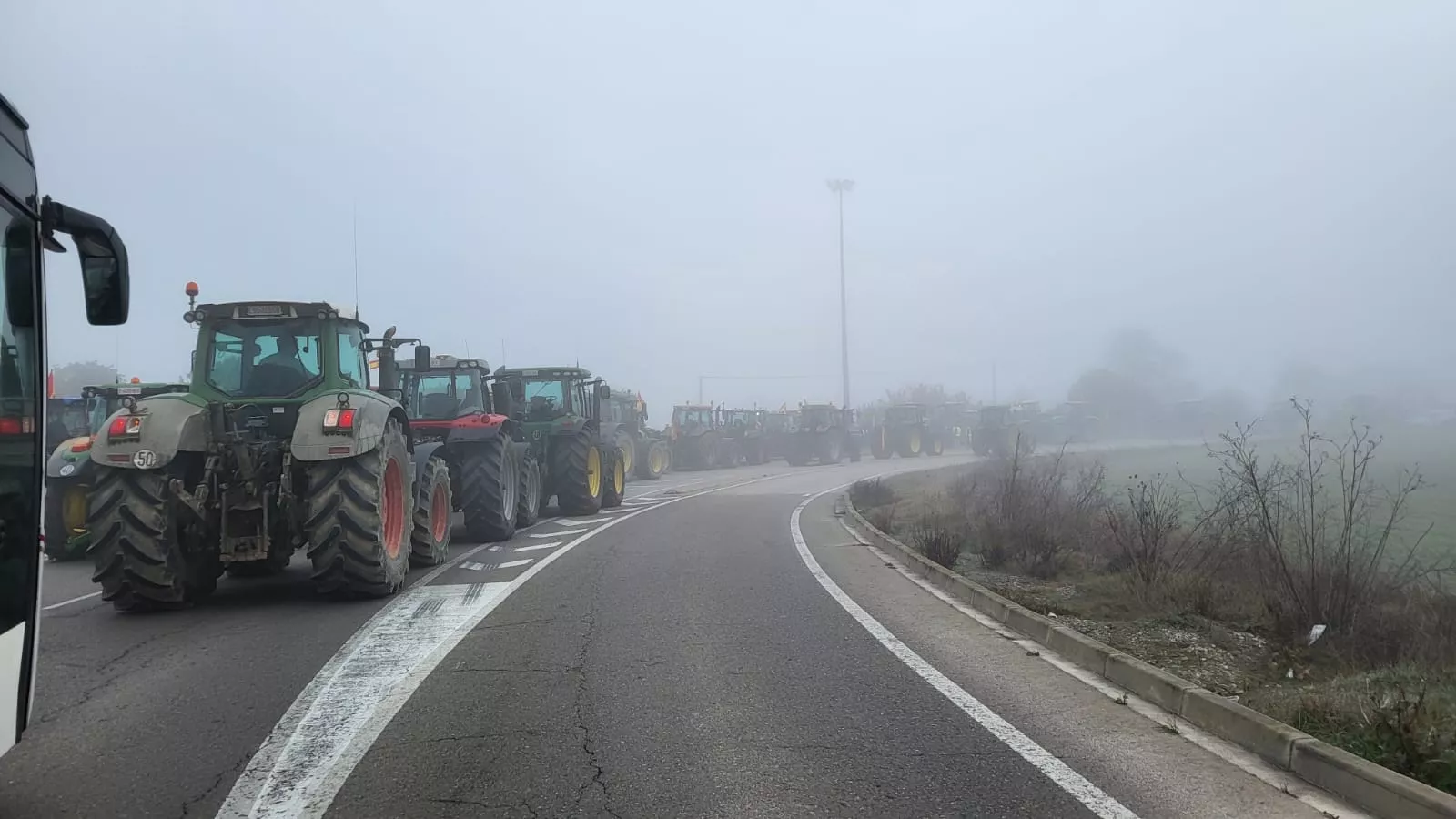 Impresionante tractorada en Huesca