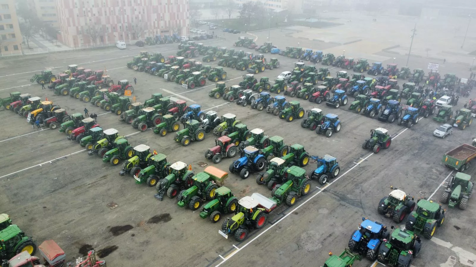 Impresionante tractorada en Huesca
