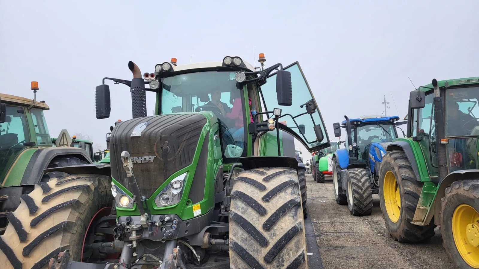 Impresionante tractorada en Huesca