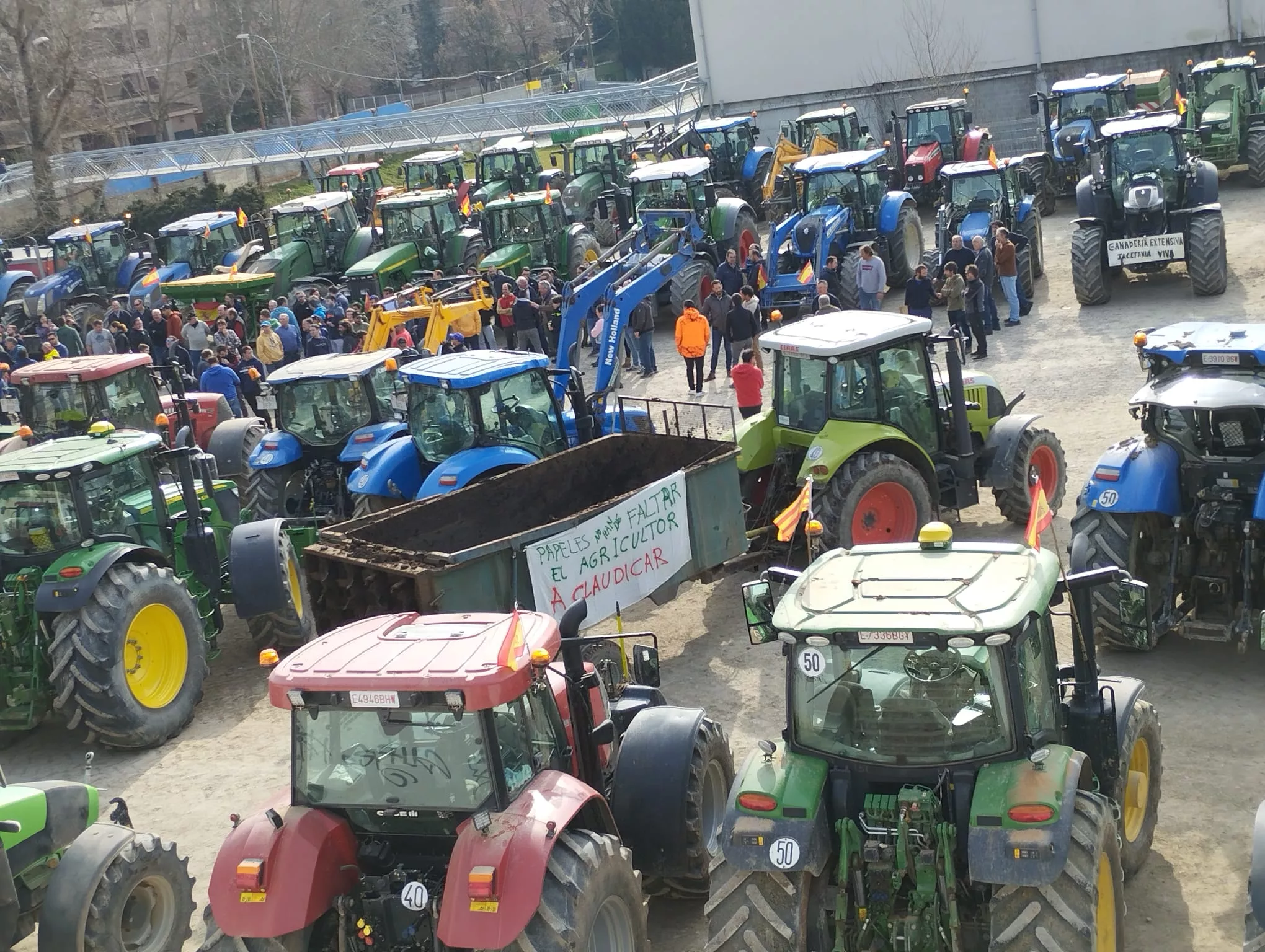 Concentración y tractorada de agricultores y ganaderos en Jaca.
