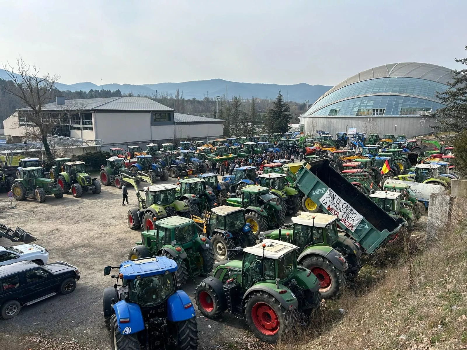 Concentración y tractorada de agricultores y ganaderos en Jaca.