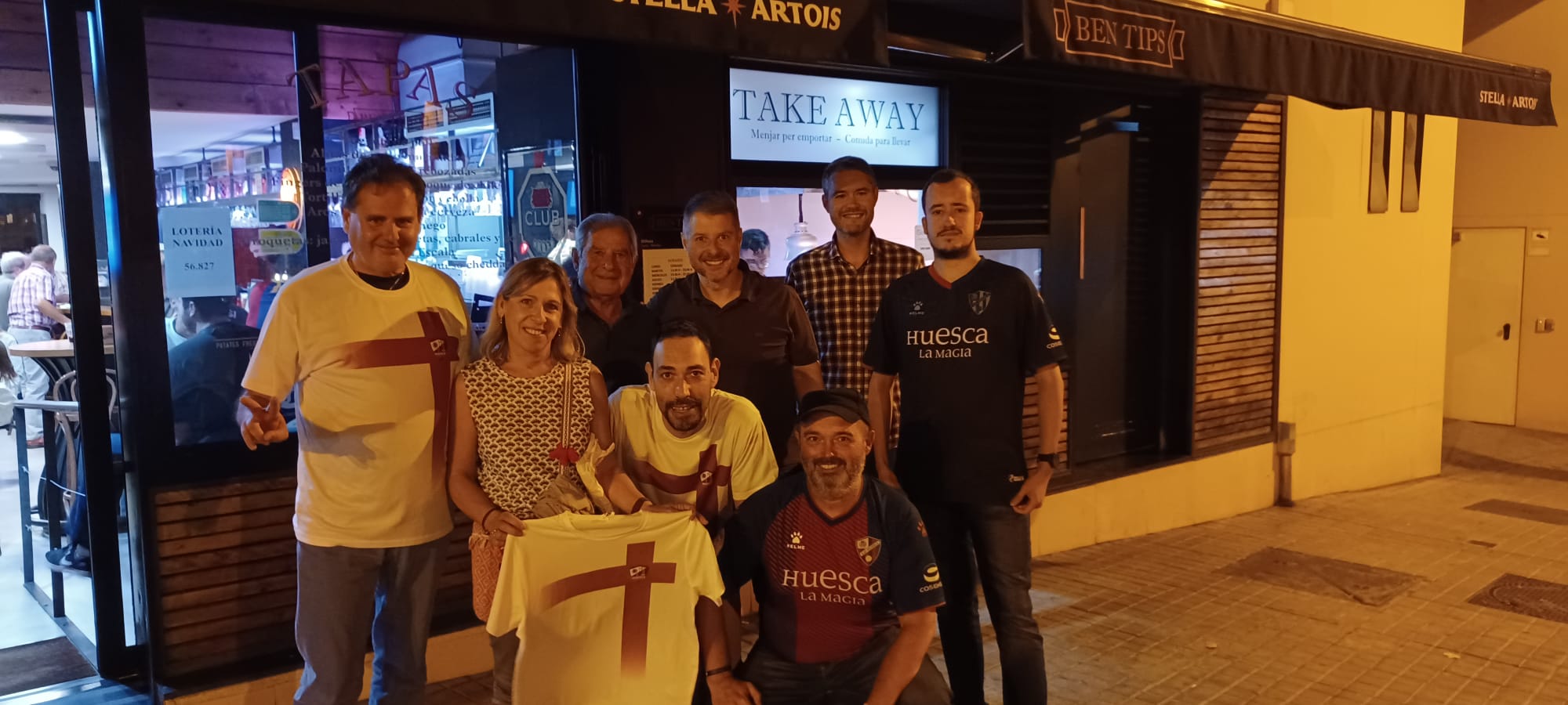 Último encuentro de varios aficionados de la Peña de la SD Huesca en Barcelona en el partido ante el Oviedo