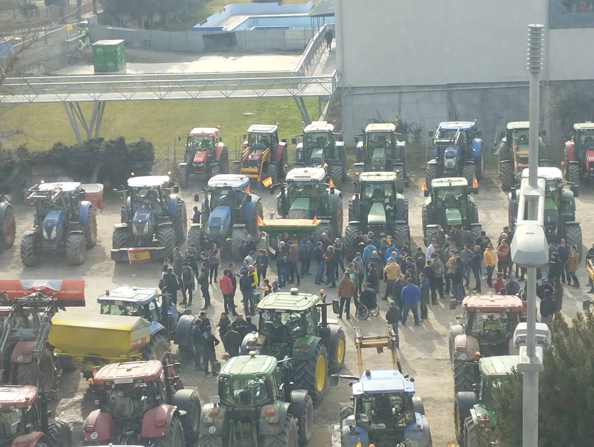 Concentración y tractorada de agricultores y ganaderos en Jaca.