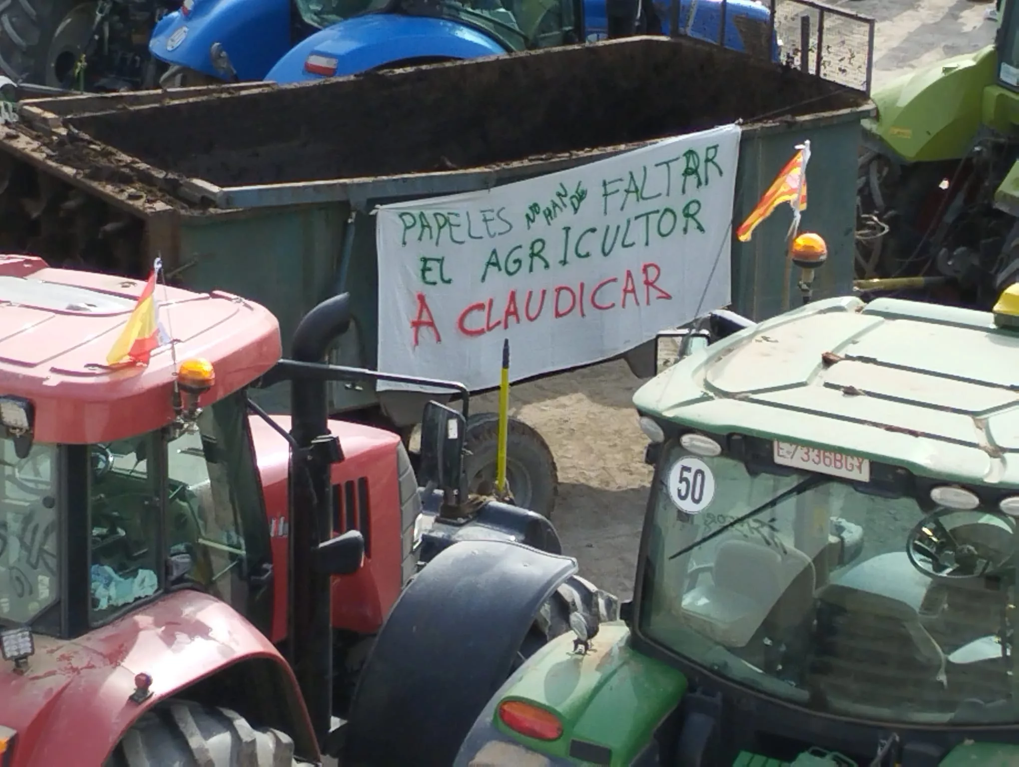 Concentración y tractorada de agricultores y ganaderos en Jaca.