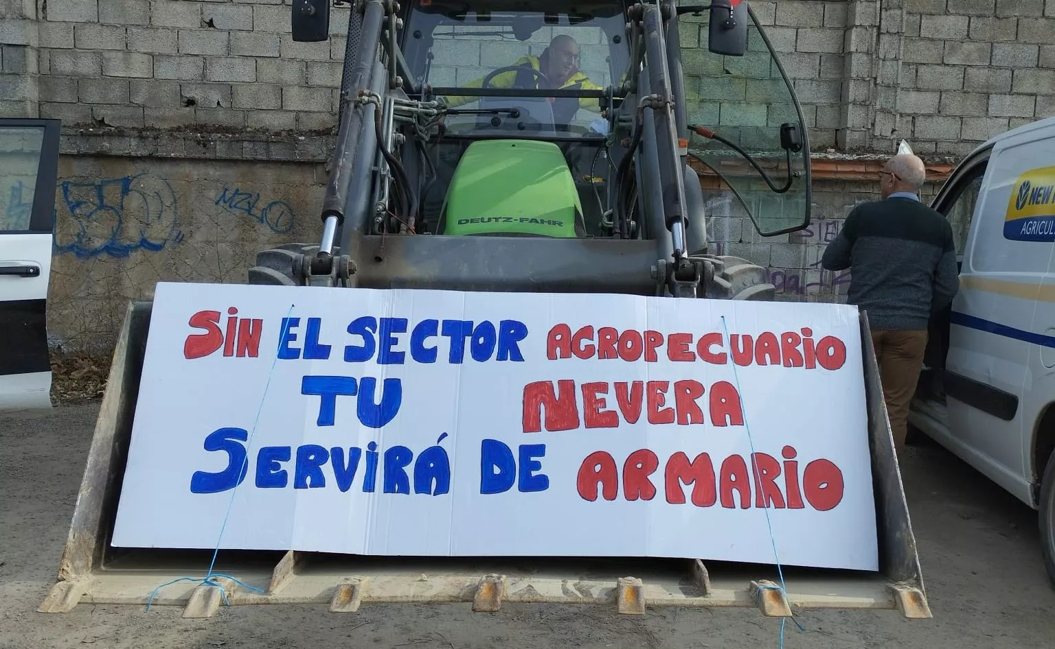 Concentración y tractorada de agricultores y ganaderos en Jaca.