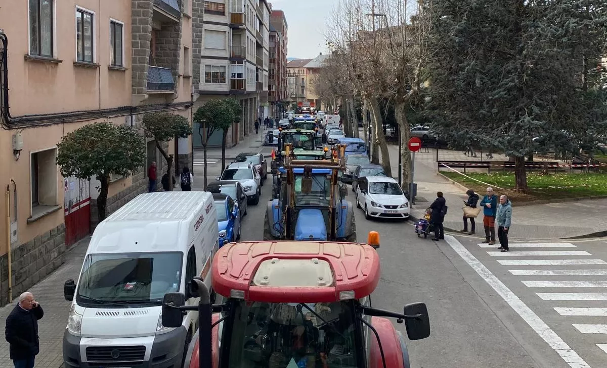 Concentración y tractorada de agricultores y ganaderos en Jaca.