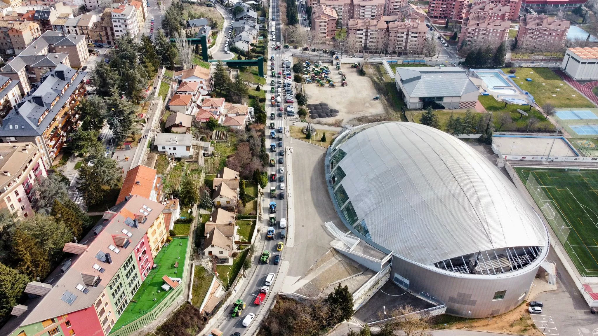 Concentración y tractorada de agricultores y ganaderos en Jaca.