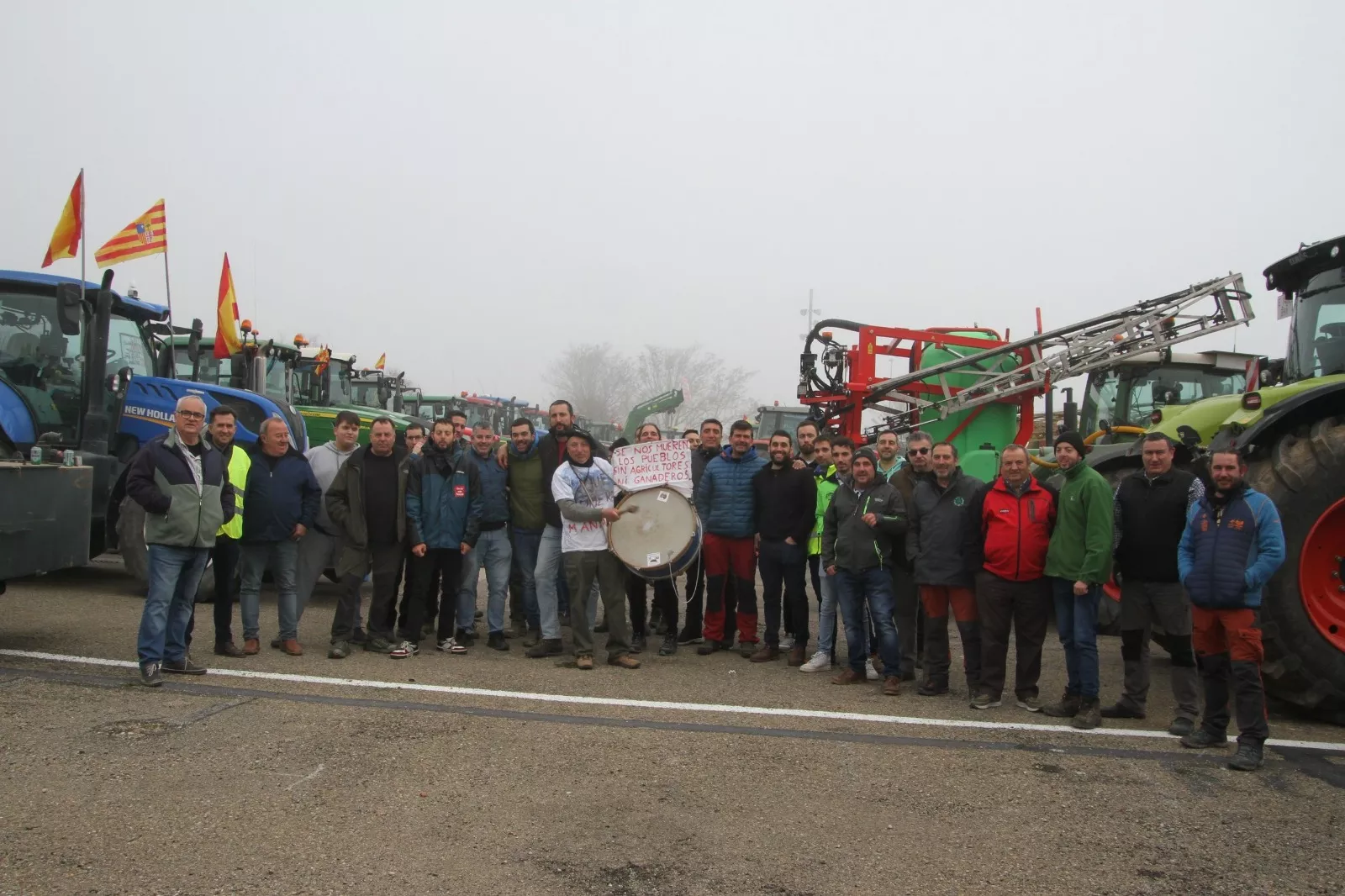Impresionante tractorada en Huesca. Foto Carlos Neofato