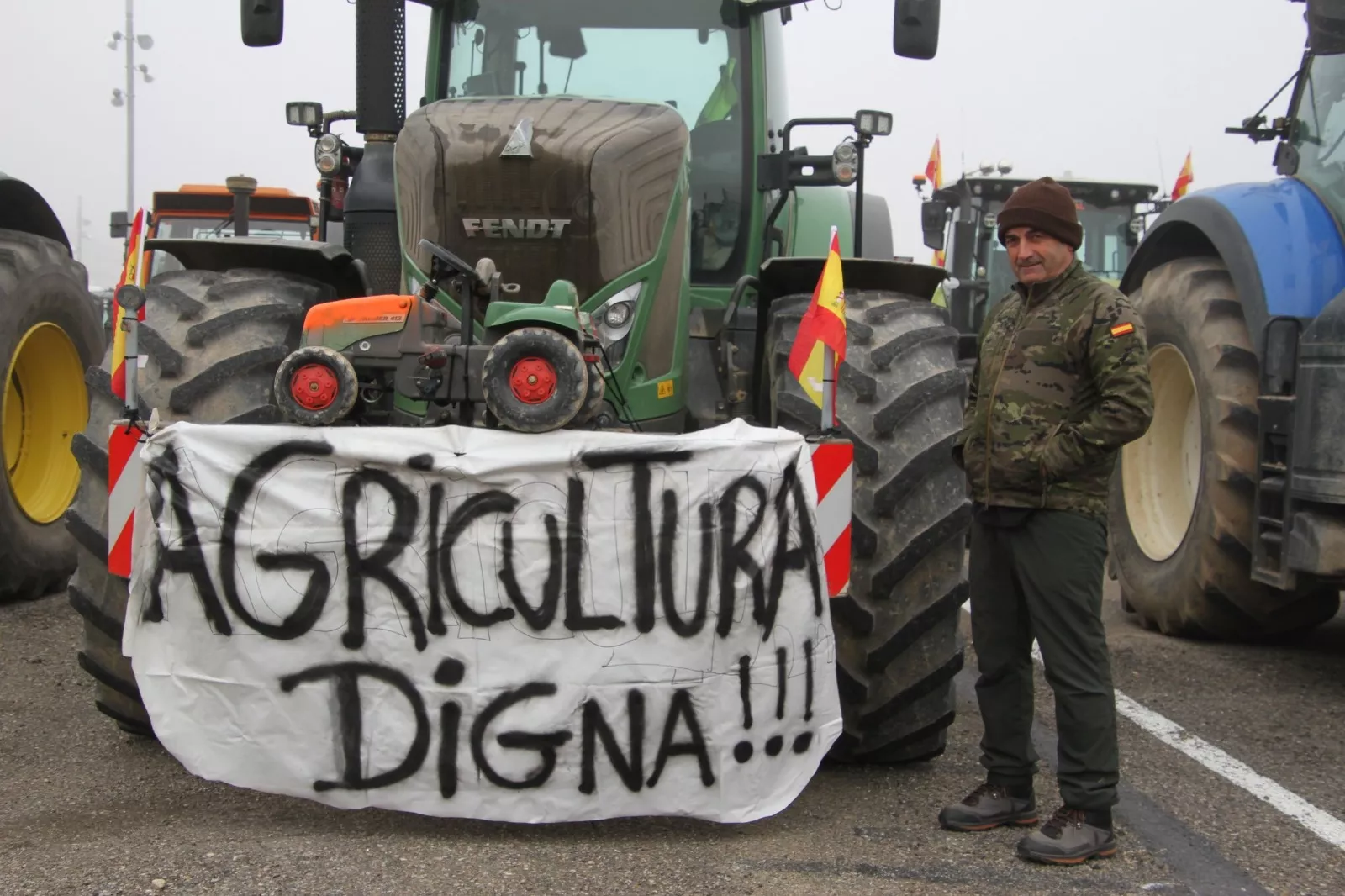 Impresionante tractorada en Huesca. Foto Carlos Neofato