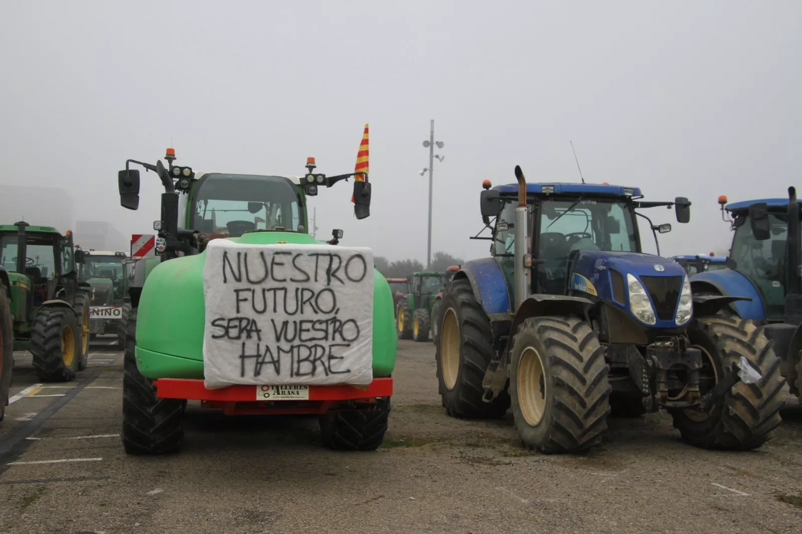 Impresionante tractorada en Huesca. Foto Carlos Neofato