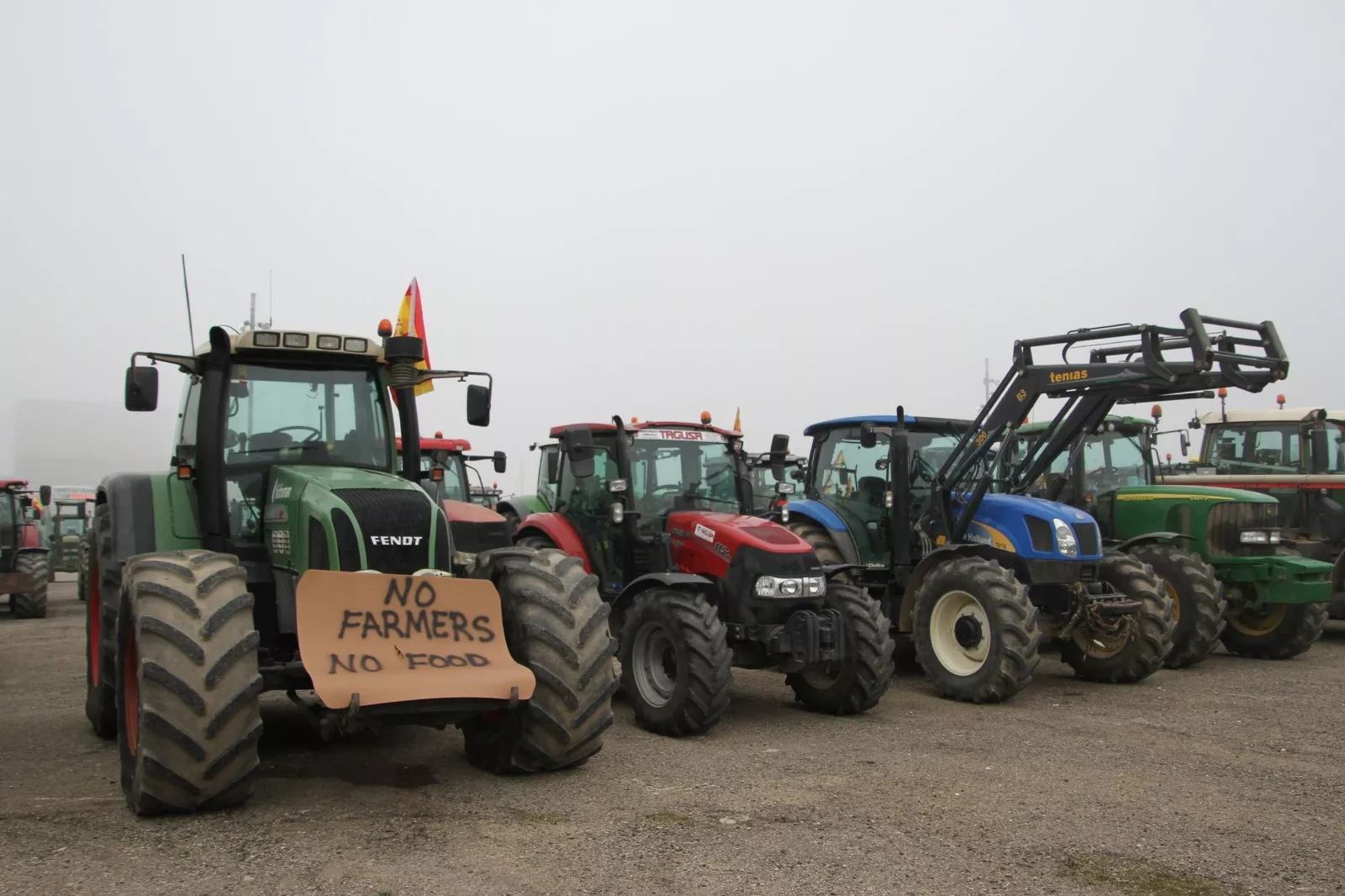 Impresionante tractorada en Huesca. Foto Carlos Neofato