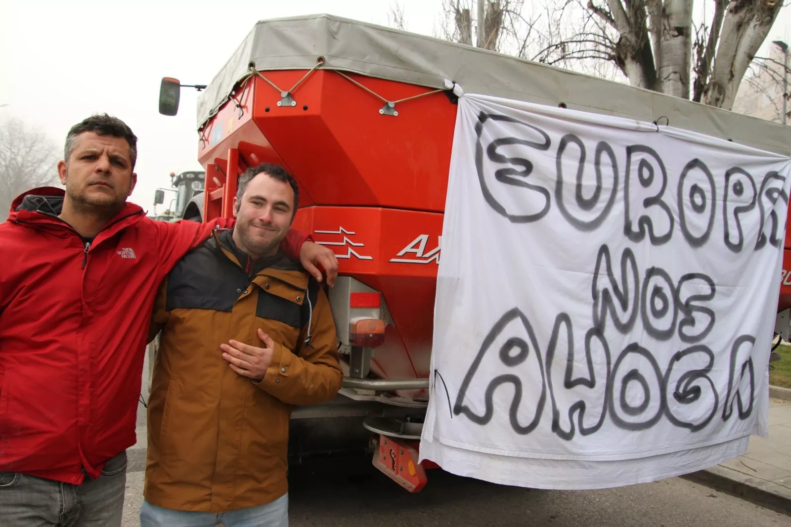 Impresionante tractorada en Huesca. Foto Carlos Neofato