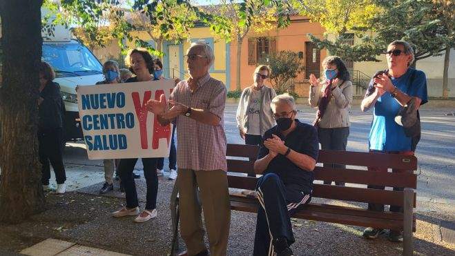 Concentración para pedir un nuevo centro de salud ubicado en el Perpetuo Socorro. Foto Myriam Martínez (11) Concentración para pedir un nuevo centro de salud ubicado en el Perpetuo Socorro. Foto Myriam Martínez (11)