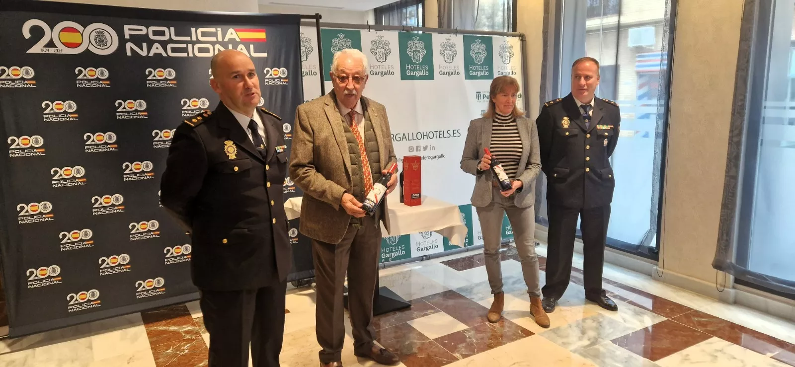 Luis Fernando Ascaso, Francisco Lalanne, Leonor Lalanne y Jesús Ruiz Conde en la presentación de los vinos del bicentenario. Foto Myriam Martínez