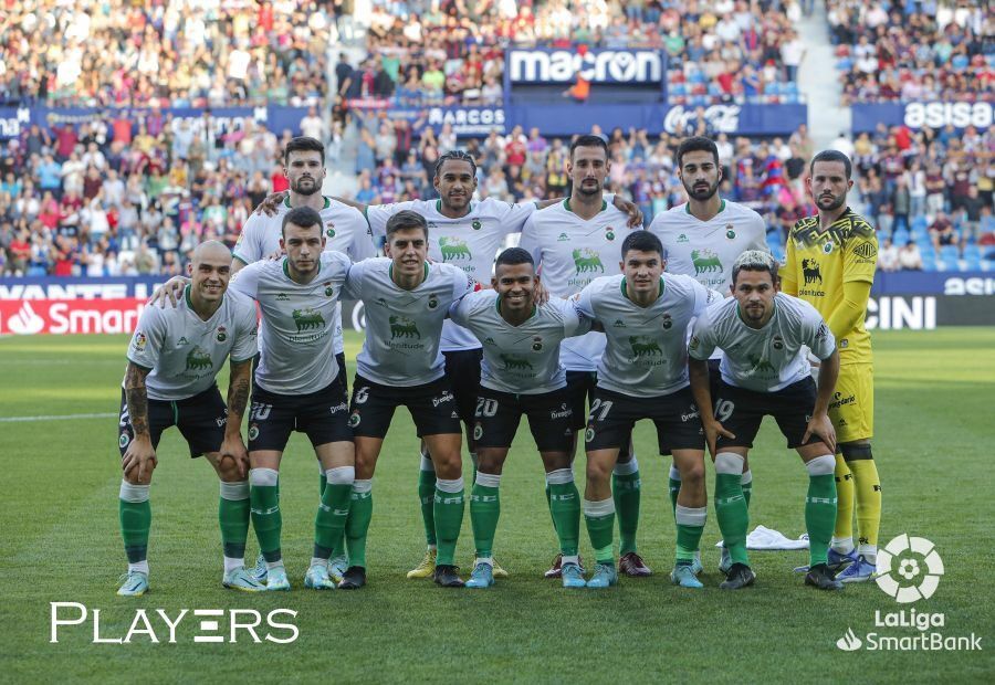 Once del Racing en su visita al Ciutat de Valencia ante el Levante.
