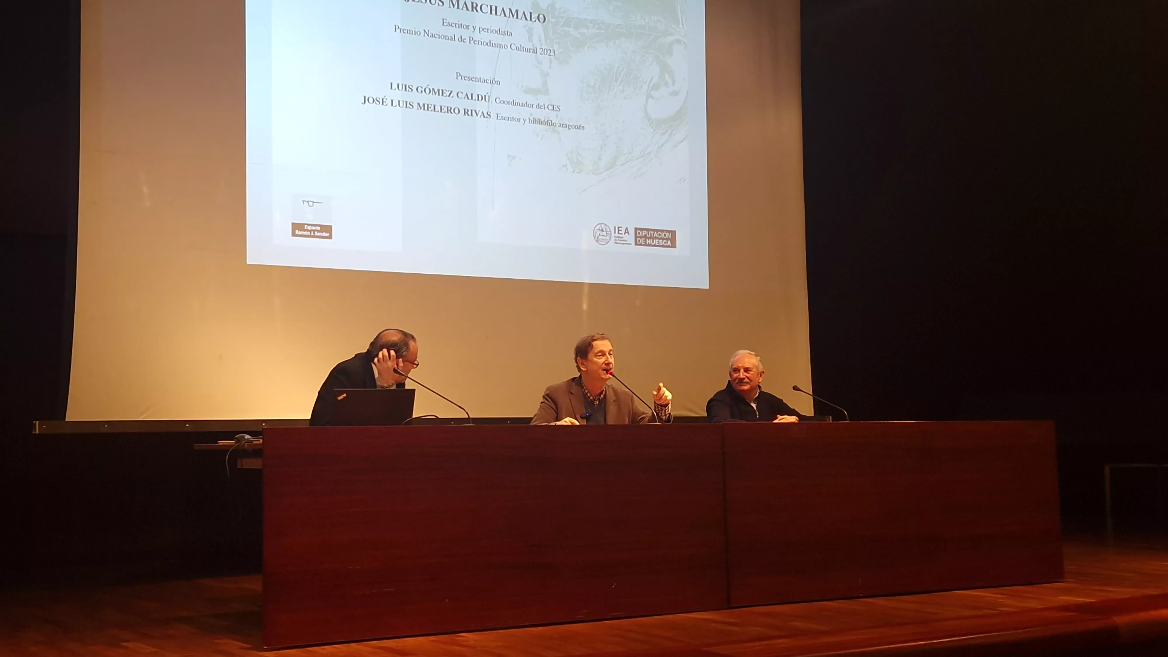 Conferencia de Jesús Marchamalo en Huesca. Foto Myriam Martínez