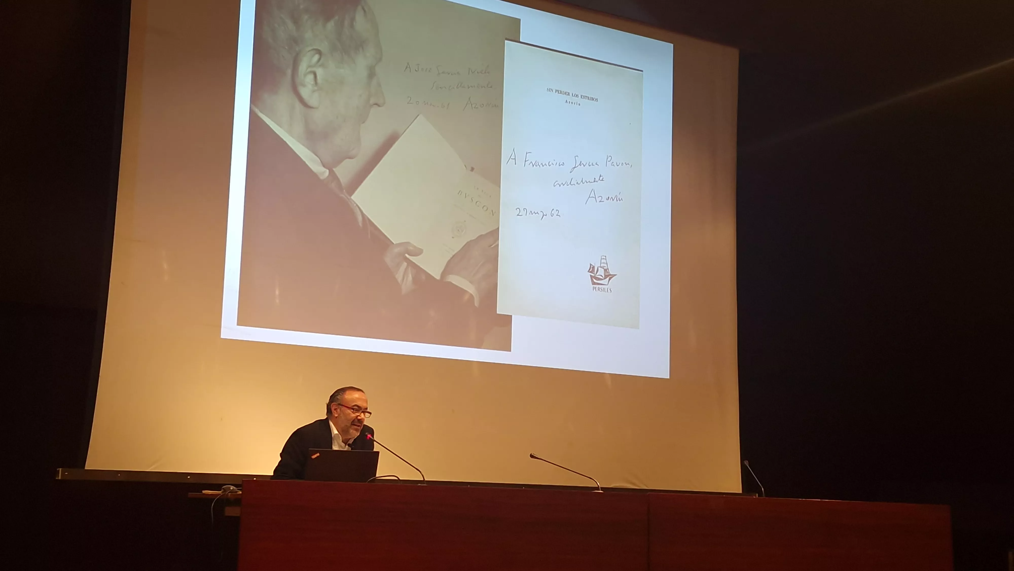 Conferencia de Jesús Marchamalo en Huesca. Foto Myriam Martínez