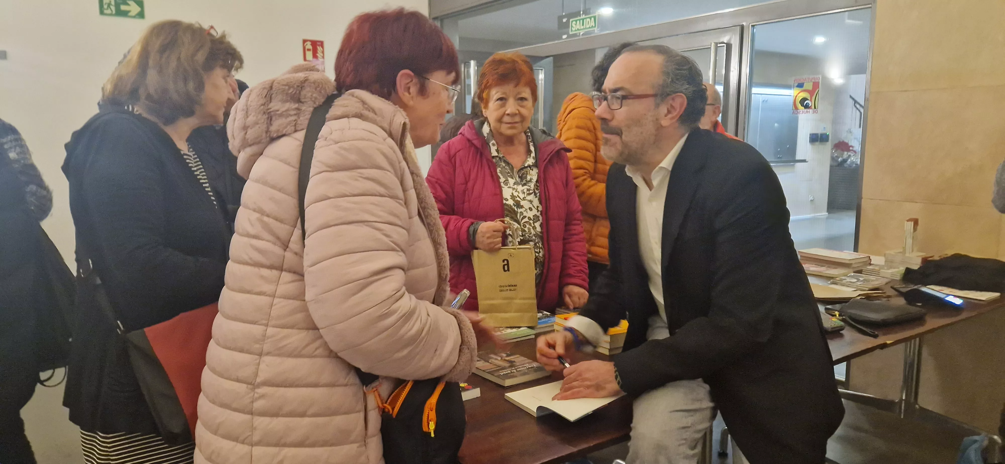 Conferencia de Jesús Marchamalo en Huesca. Foto Myriam Martínez