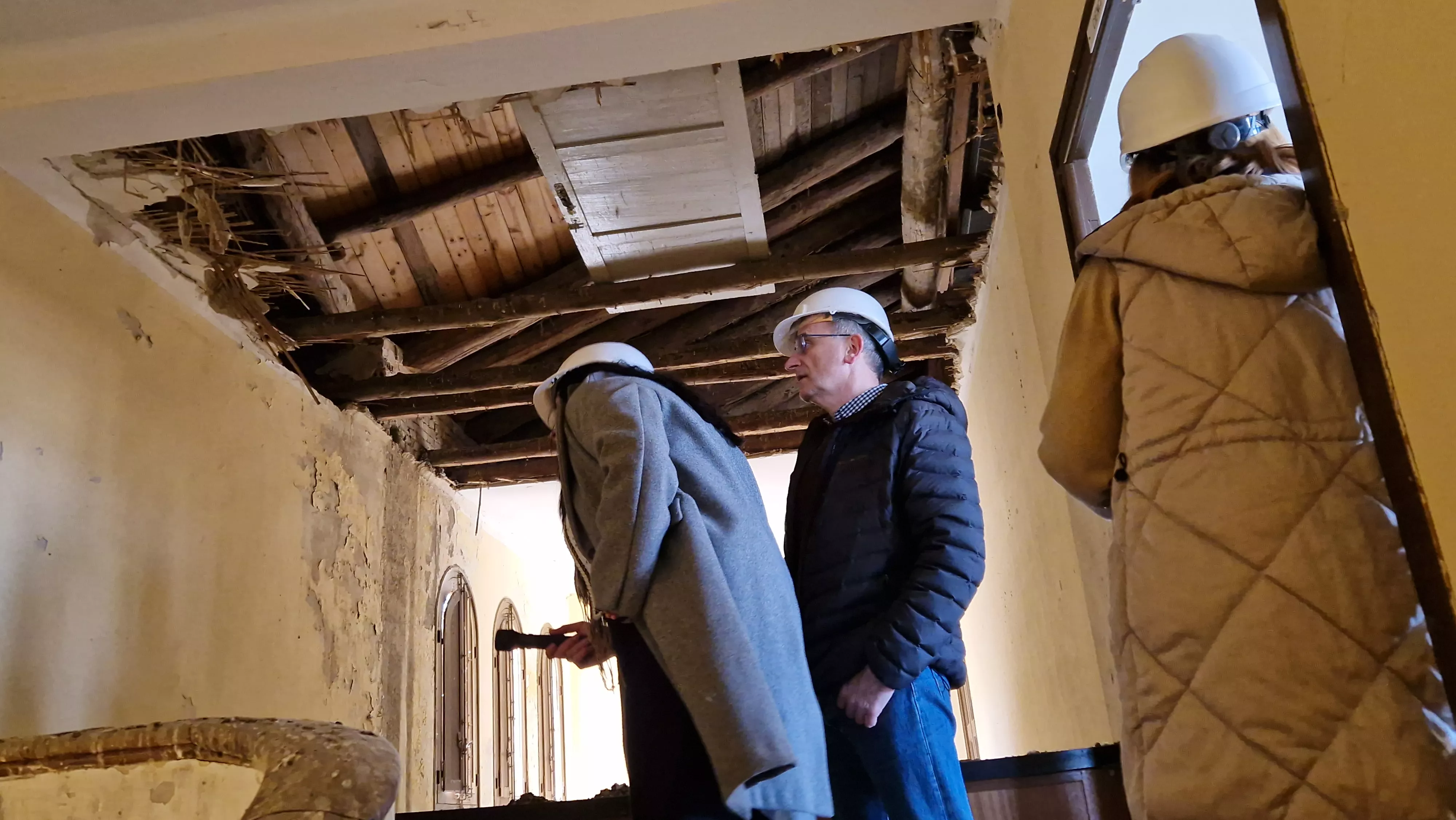 La alcaldesa ha visitado el Seminario de Huesca para conocer su situación actual. Foto Myriam Martínez