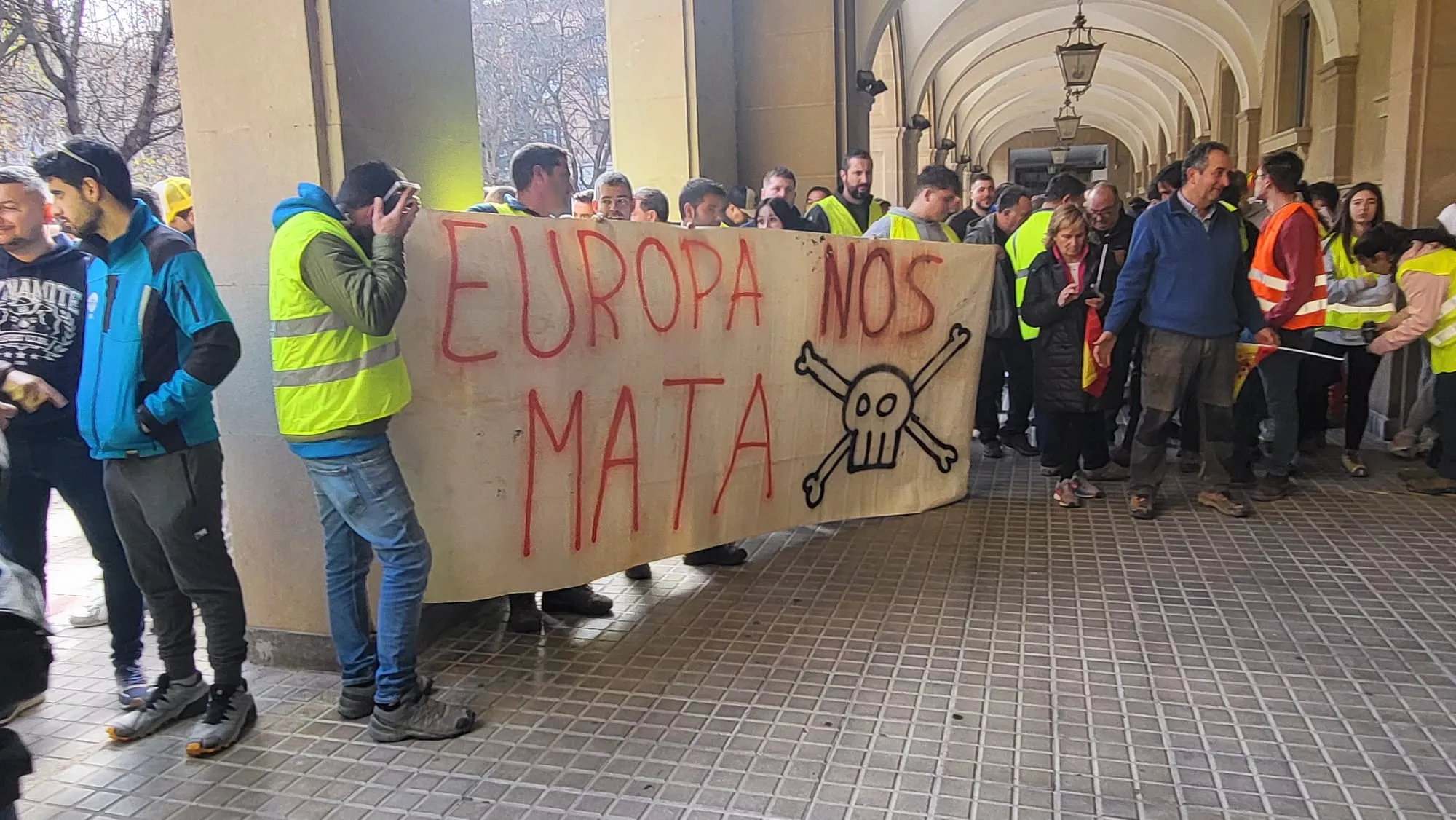 Manifestación de los agricultores por Huesca hasta la Subdelegación