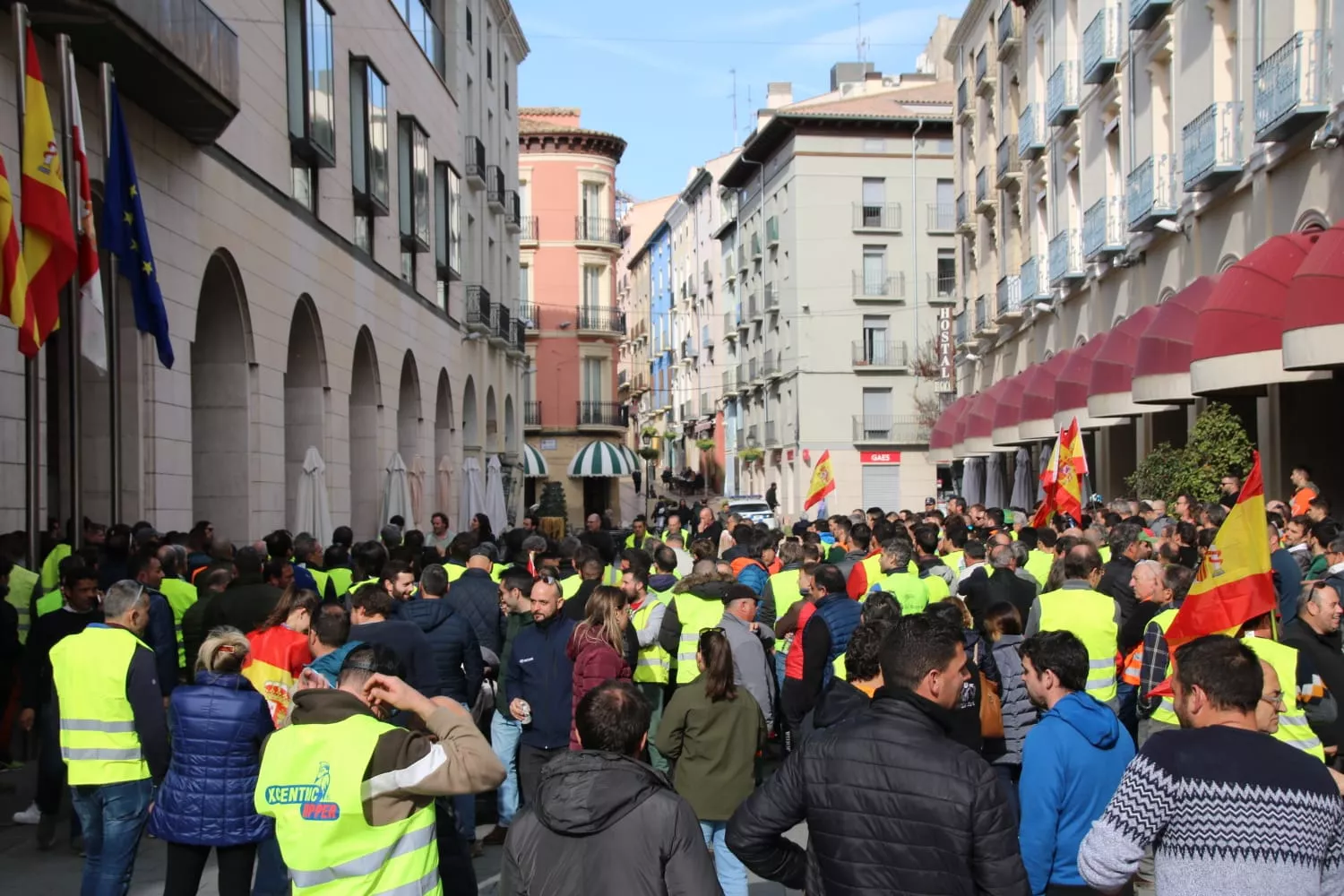 Manifestación de los agricultores por Huesca hasta la Subdelegación