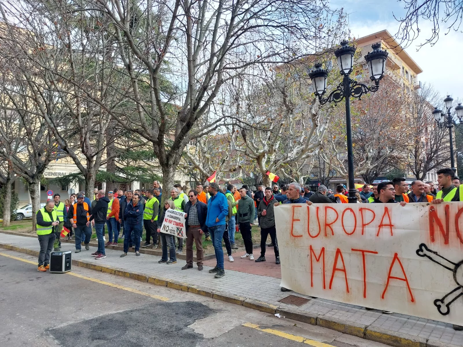 Manifestación en la Sudelegación del Gobierno en Huesca