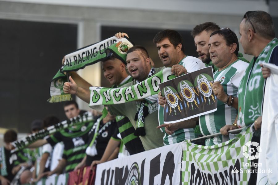 Imágenes del partido Huesca Rácing de Santander. Foto La Liga 