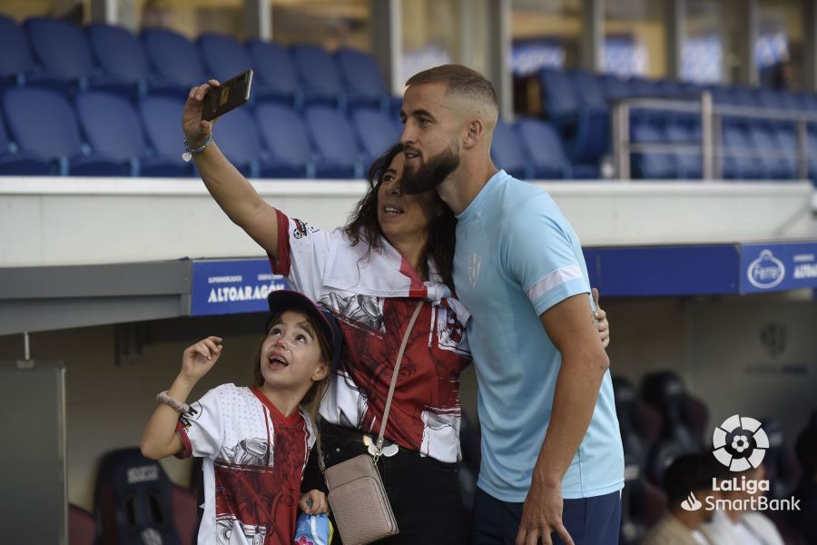 Imágenes del partido Huesca Rácing de Santander. Foto La Liga 