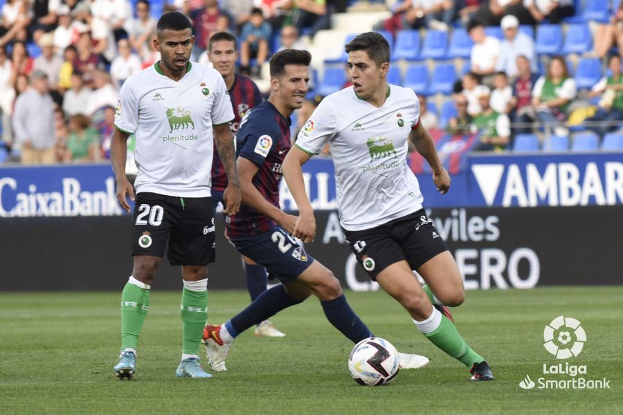 Imágenes del partido Huesca Rácing de Santander. Foto La Liga  
