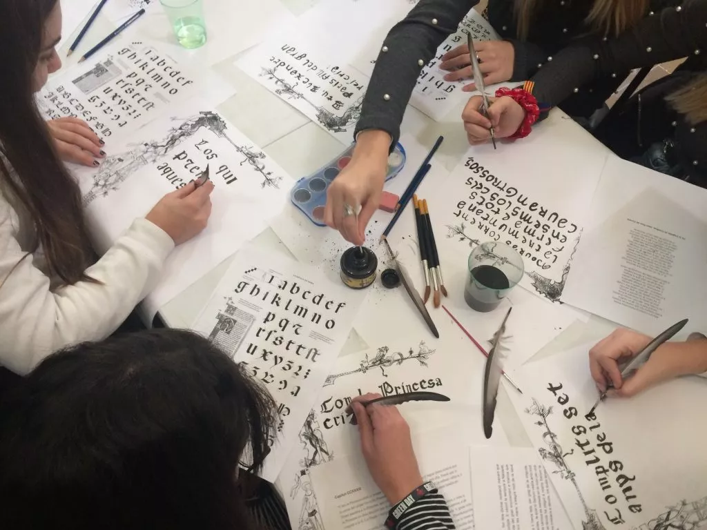 Taller de caligrafía medieval.