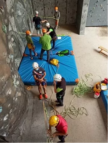 Cursos de la Escuela Aragonesa de Montañismo.