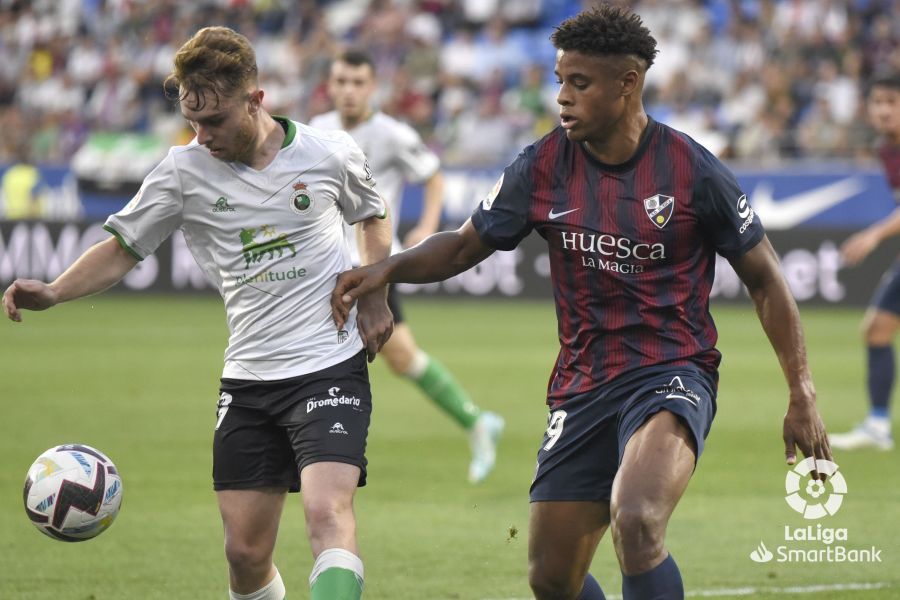 Imágenes del partido Huesca Rácing de Santander. Foto La Liga  