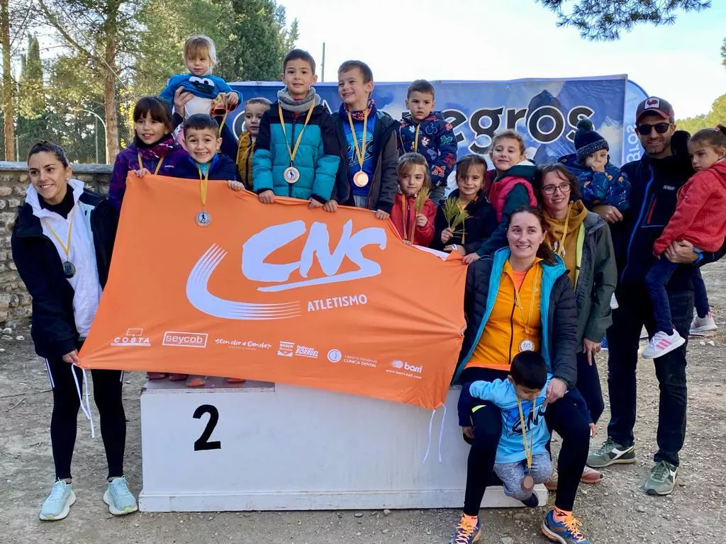 Podio de la sección de atletismo del CN Sariñena en Lanaja.