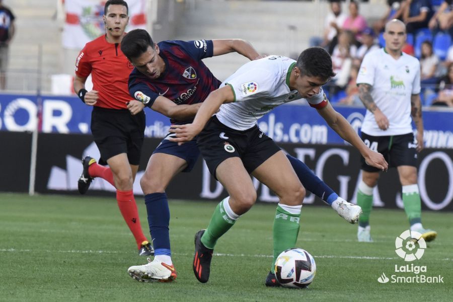 Imágenes del partido Huesca Rácing de Santander. Foto La Liga  