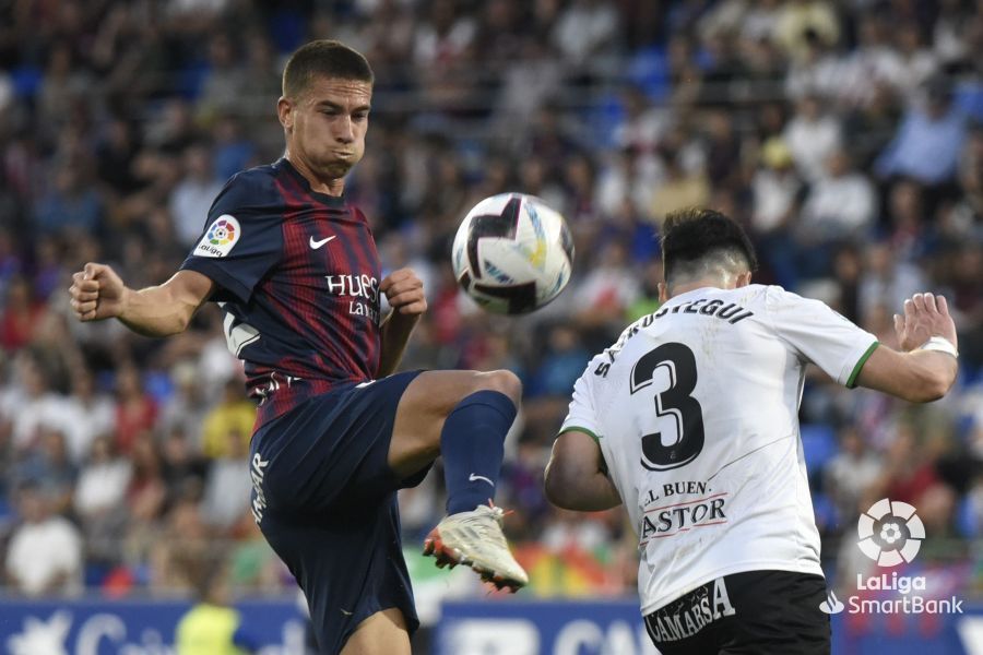 Imágenes del partido Huesca Rácing de Santander. Foto La Liga  