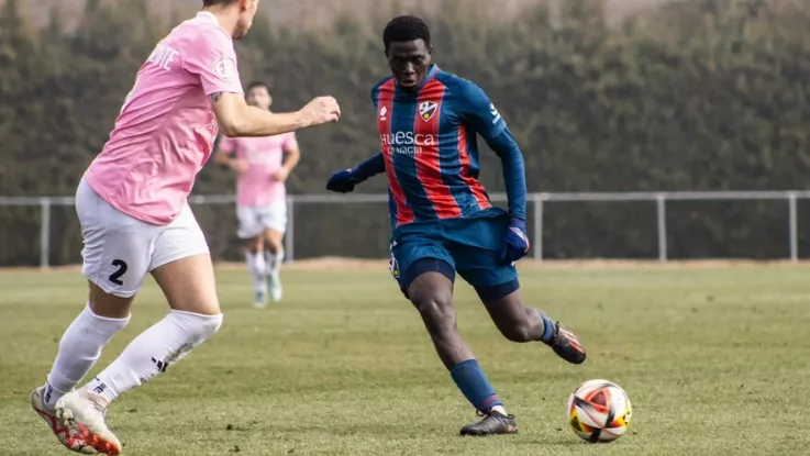 Bakary, jugador del Huesca B, en el partido de la pasada jornada ante el Caspe. Foto: SDH